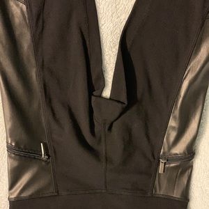 Leggings with leather pockets size small